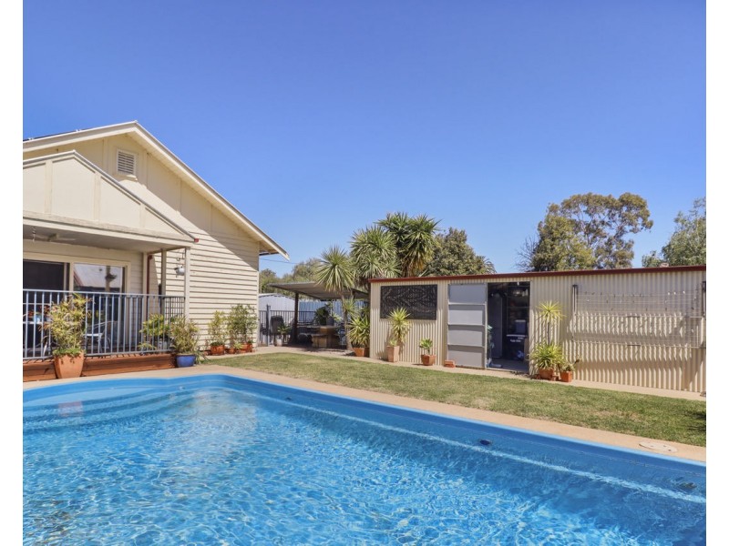 97 Edwardes Street, Deniliquin NSW 2710