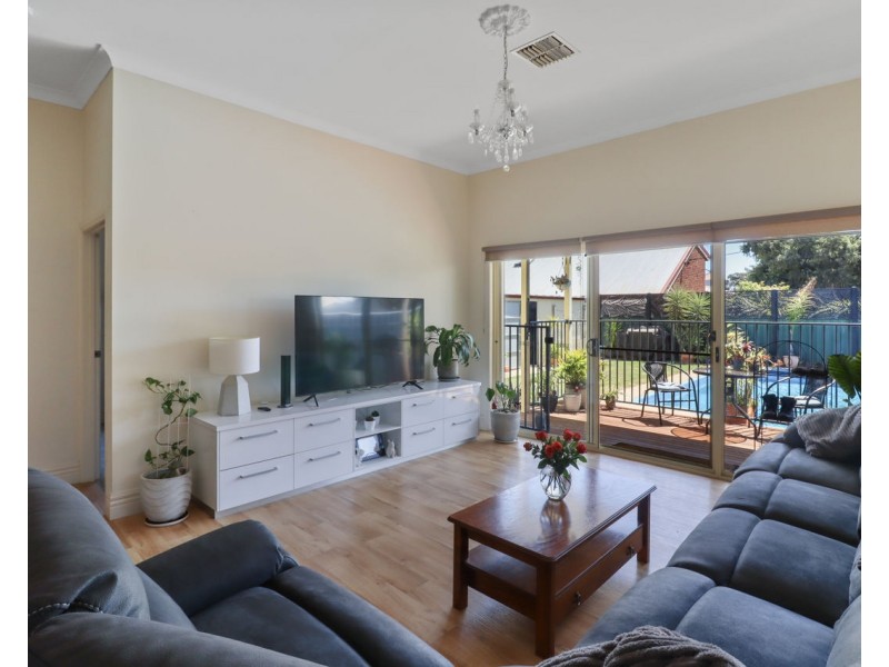 97 Edwardes Street, Deniliquin NSW 2710