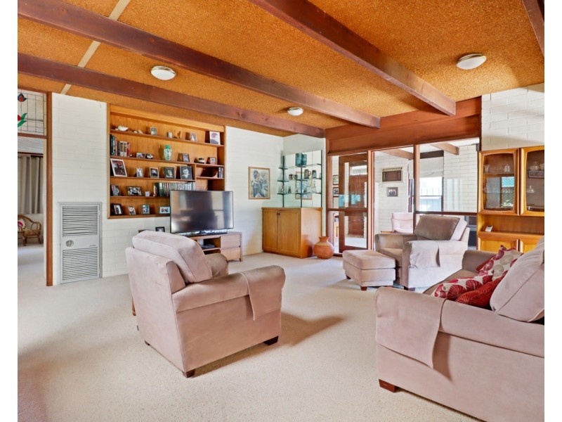 13 Greaves Cres, Deniliquin NSW 2710