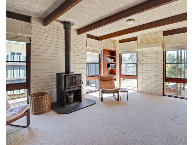 13 Greaves Cres, Deniliquin NSW 2710