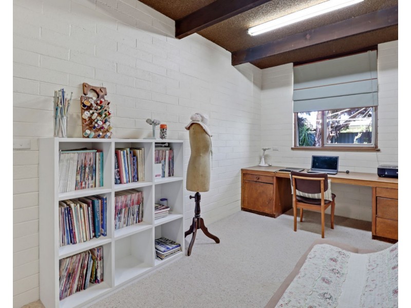 13 Greaves Cres, Deniliquin NSW 2710