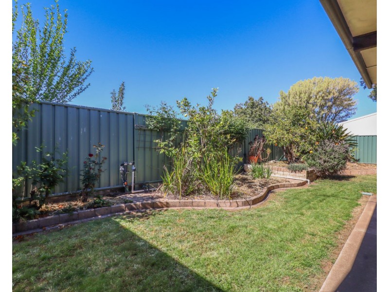 13 Greaves Cres, Deniliquin NSW 2710