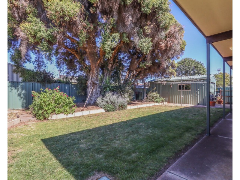 13 Greaves Cres, Deniliquin NSW 2710