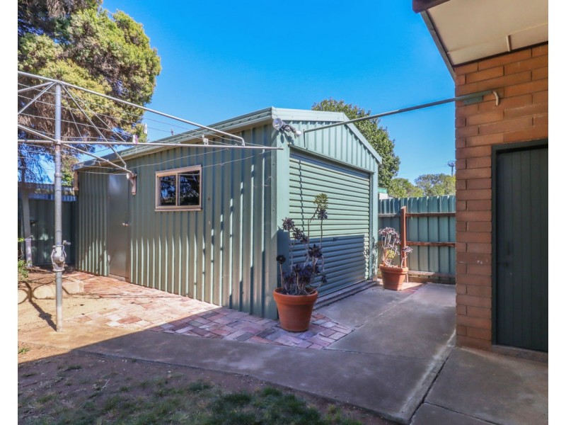 13 Greaves Cres, Deniliquin NSW 2710