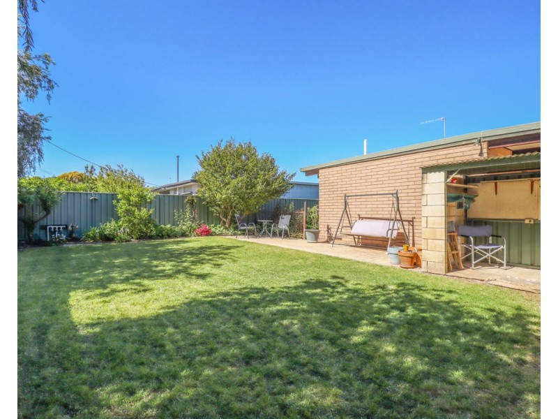 13 Greaves Cres, Deniliquin NSW 2710