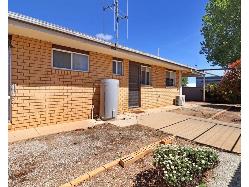 2/317 Sloane Street, Deniliquin NSW 2710