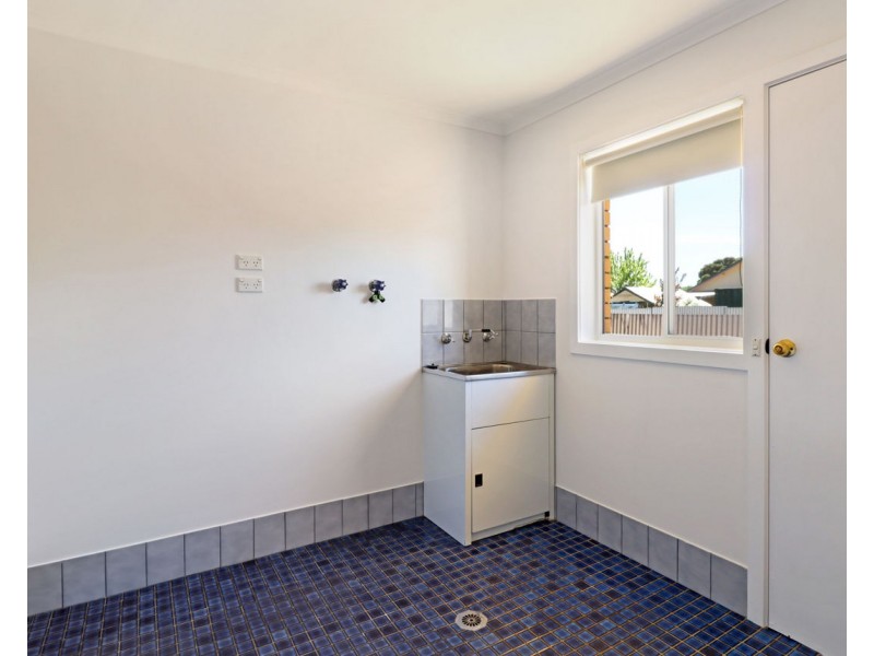 2/317 Sloane Street, Deniliquin NSW 2710