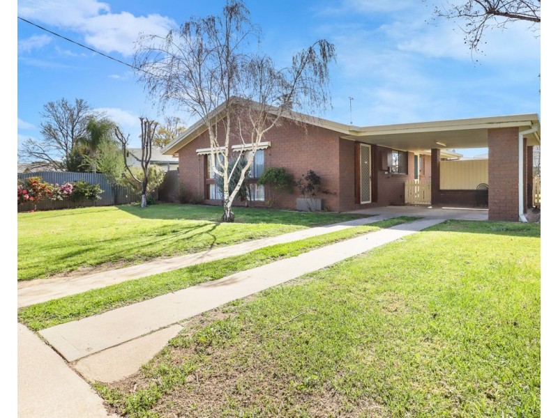 401 Campbell Cres, Deniliquin NSW 2710