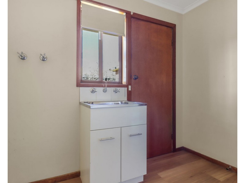401 Campbell Cres, Deniliquin NSW 2710