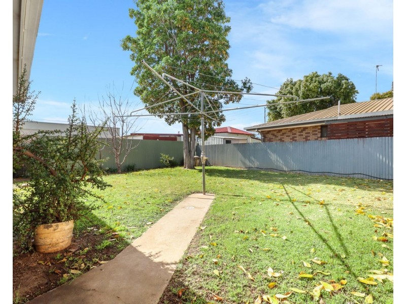401 Campbell Cres, Deniliquin NSW 2710