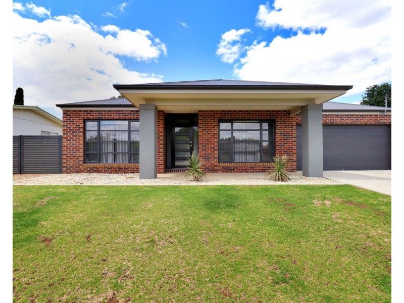 2 Watson Crt, Deniliquin NSW 2710