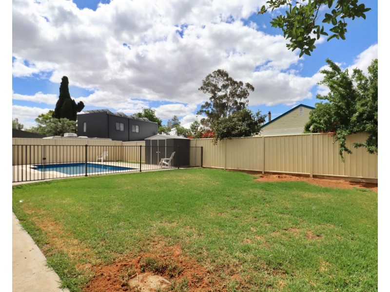 2 Watson Crt, Deniliquin NSW 2710
