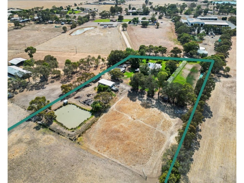 31 McCrabb Road, Deniliquin NSW 2710