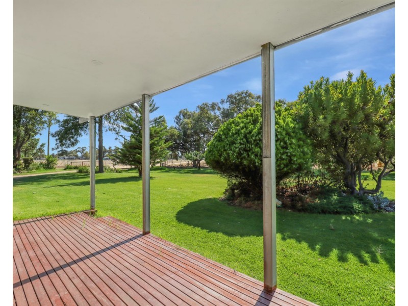 31 McCrabb Road, Deniliquin NSW 2710