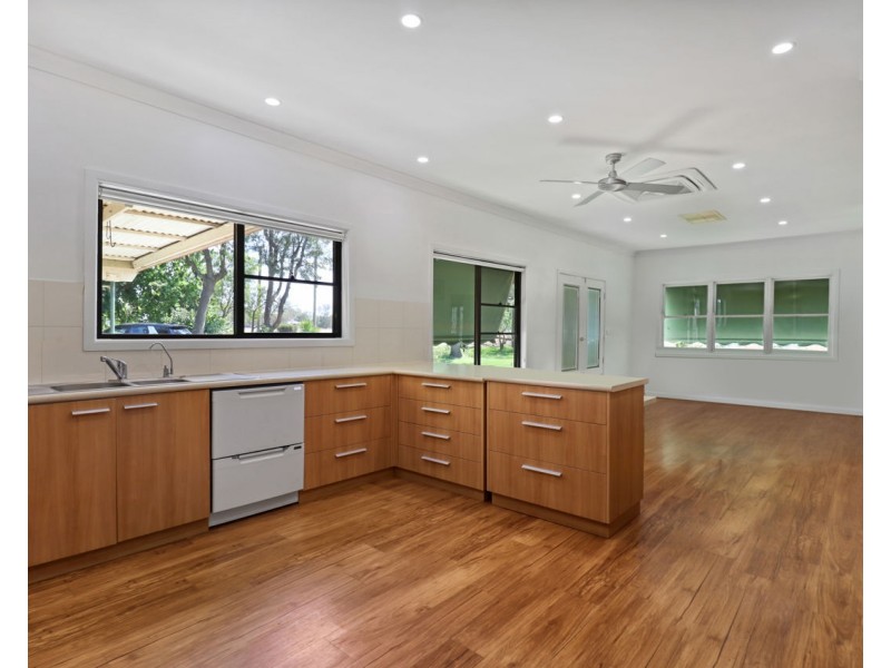 31 McCrabb Road, Deniliquin NSW 2710