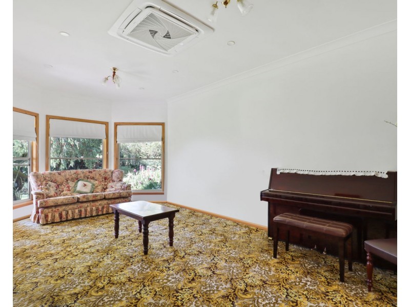 31 McCrabb Road, Deniliquin NSW 2710