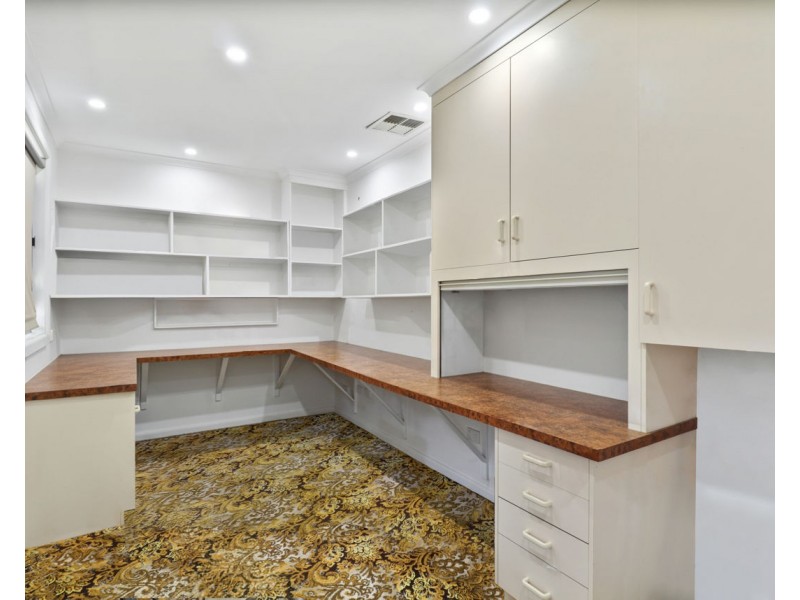 31 McCrabb Road, Deniliquin NSW 2710