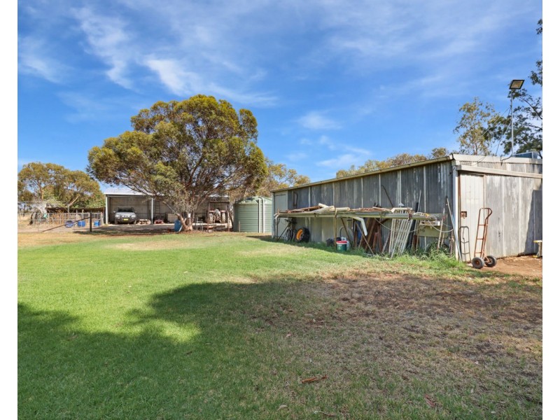 31 McCrabb Road, Deniliquin NSW 2710