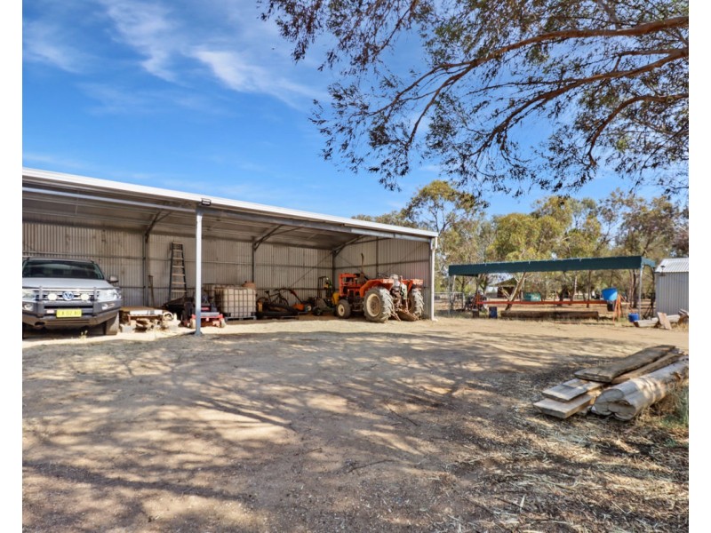 31 McCrabb Road, Deniliquin NSW 2710
