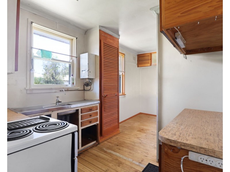 8 Robertson Cres, Deniliquin NSW 2710