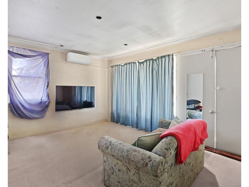 8 Robertson Cres, Deniliquin NSW 2710