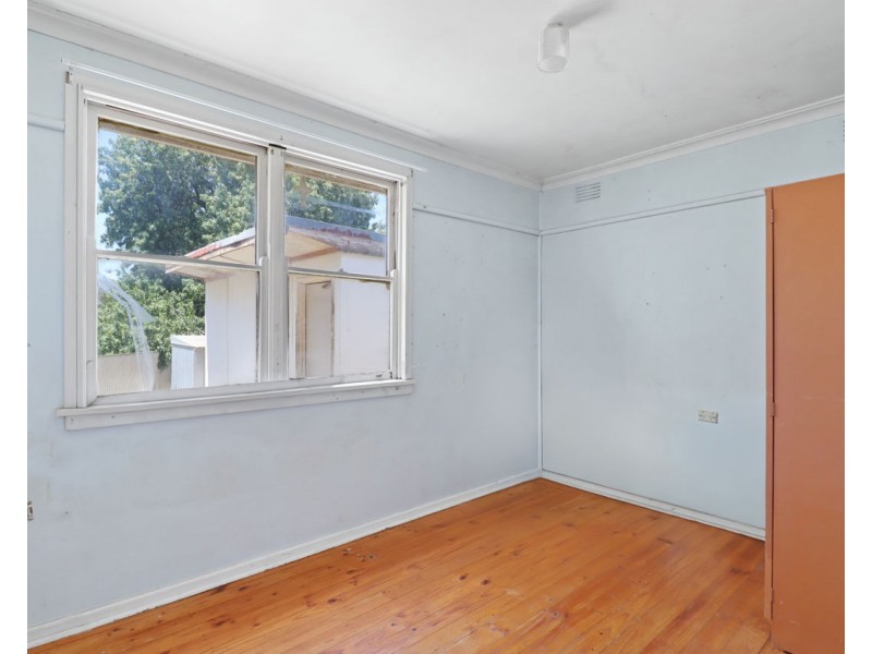 8 Robertson Cres, Deniliquin NSW 2710