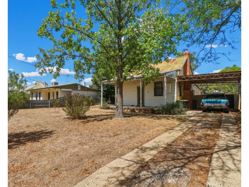 98 Mackenzie Street, Deniliquin NSW 2710