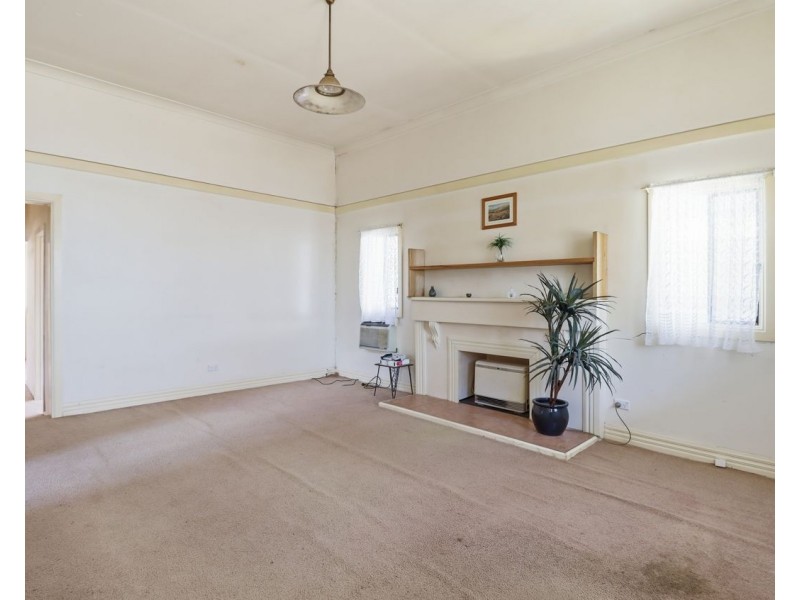 98 Mackenzie Street, Deniliquin NSW 2710