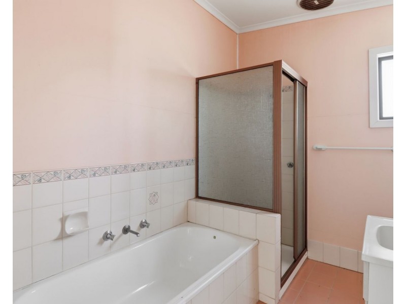 98 Mackenzie Street, Deniliquin NSW 2710