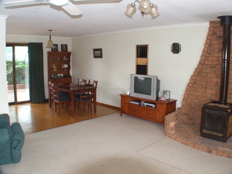 242 Victoria Street, Deniliquin NSW 2710
