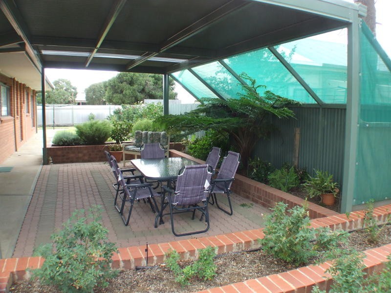 242 Victoria Street, Deniliquin NSW 2710