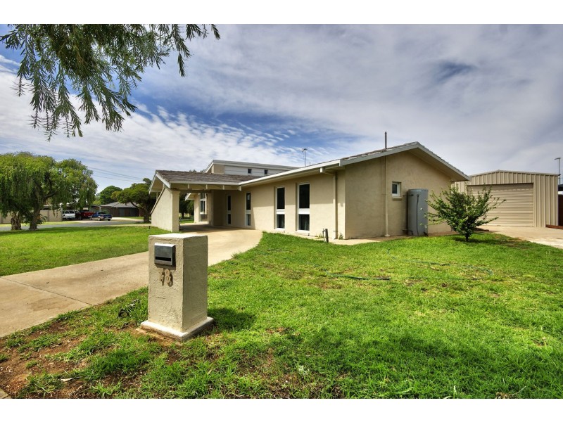 78 Russell Street, Deniliquin NSW 2710