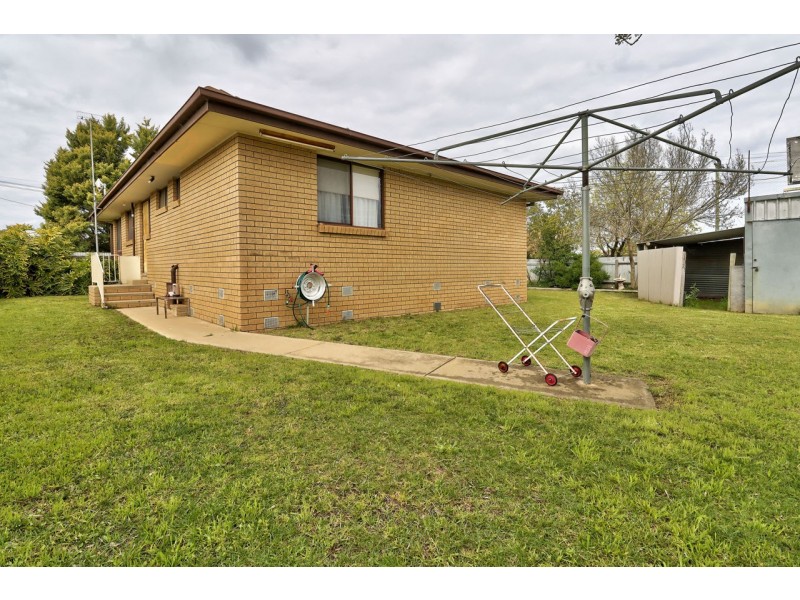109 Burton Street, Deniliquin NSW 2710
