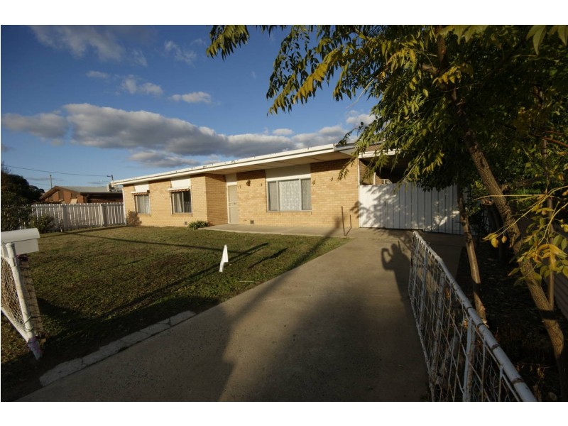 82 Russell Street, Deniliquin NSW 2710