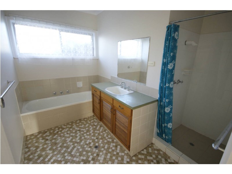 82 Russell Street, Deniliquin NSW 2710