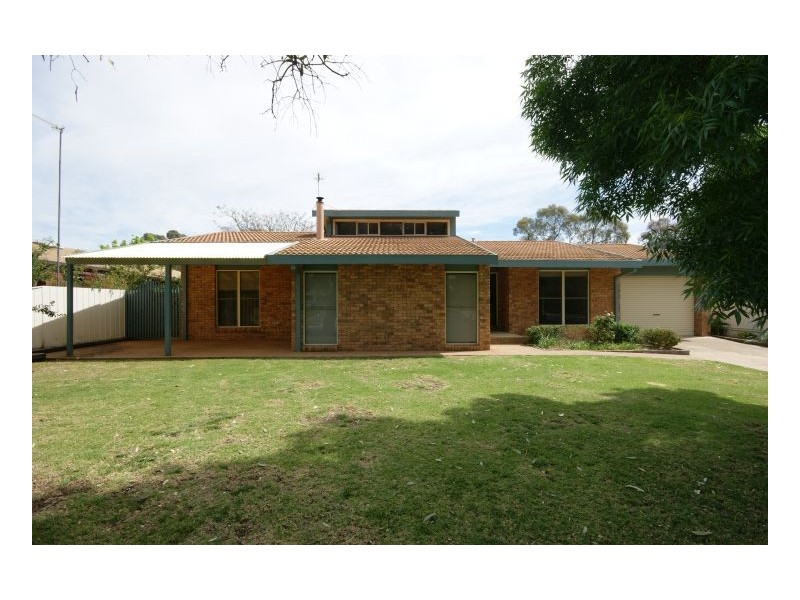 2 Lucas Court, Deniliquin NSW 2710