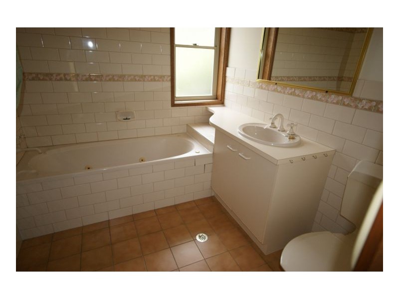 2 Lucas Court, Deniliquin NSW 2710