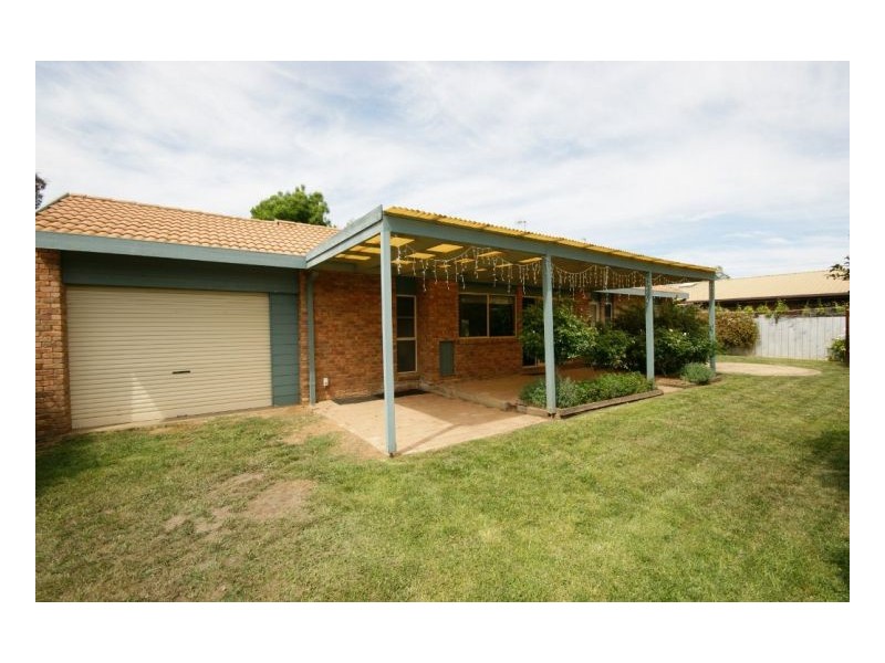 2 Lucas Court, Deniliquin NSW 2710