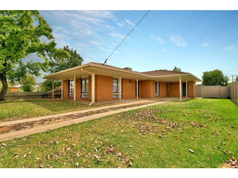 10 Renwick Court, Deniliquin NSW 2710