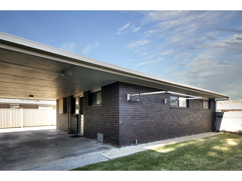 1/249 Victoria Street, Deniliquin NSW 2710
