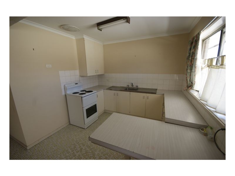 1/249 Victoria Street, Deniliquin NSW 2710