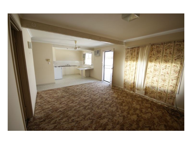 1/249 Victoria Street, Deniliquin NSW 2710