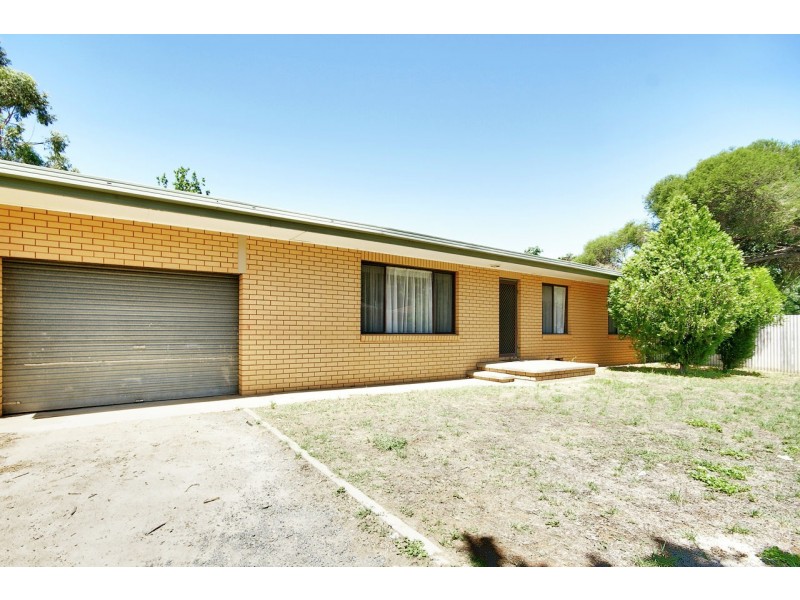 2/279 Victoria Street, Deniliquin NSW 2710