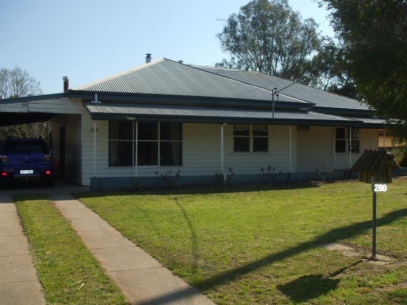 280 Victoria Street, Deniliquin NSW 2710