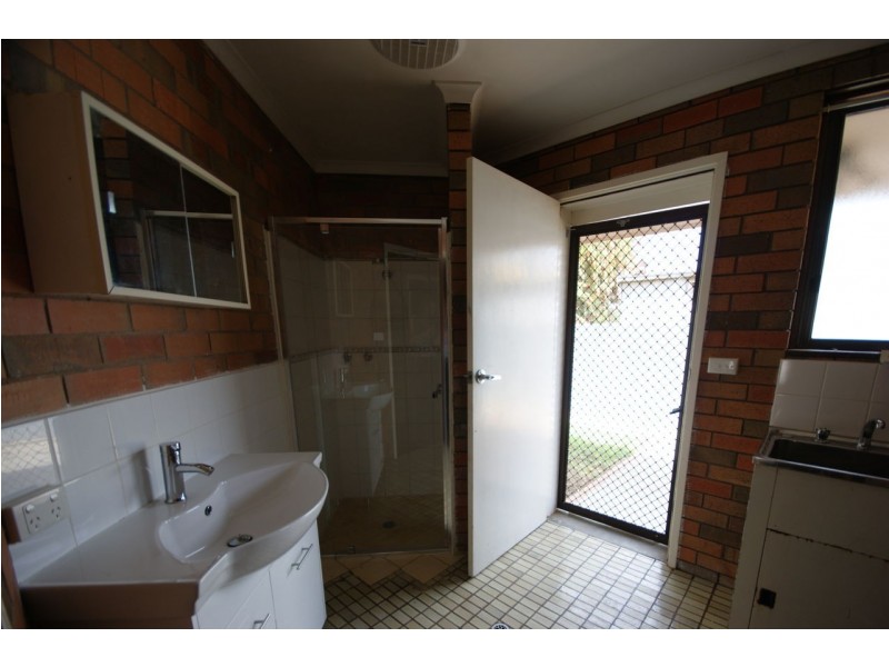 2/425 Harfleur Street, Deniliquin NSW 2710