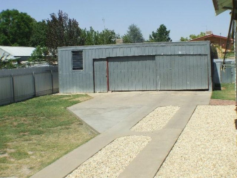 412 Poictiers Street, Deniliquin NSW 2710