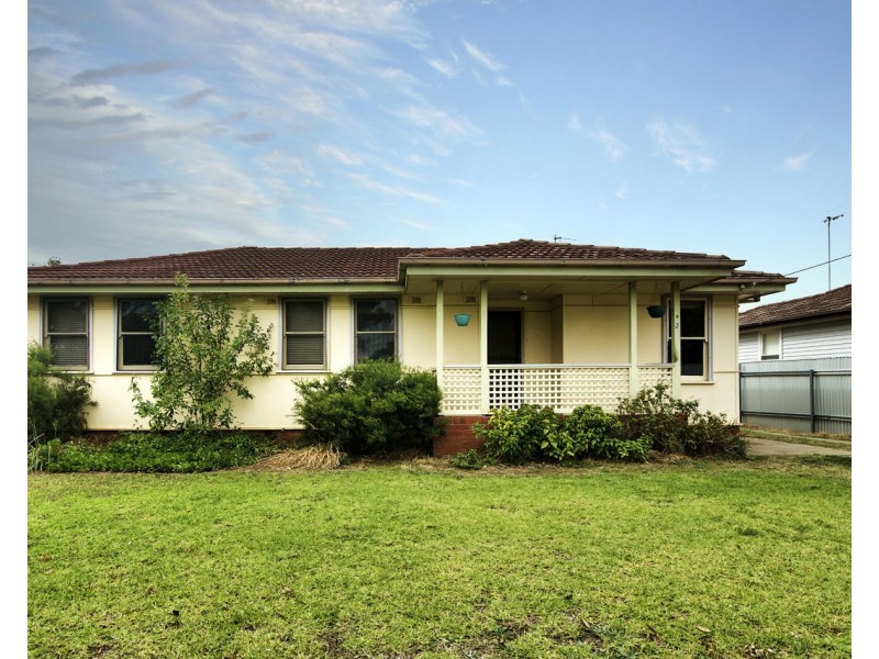 3 Robertson Crescent, Deniliquin NSW 2710