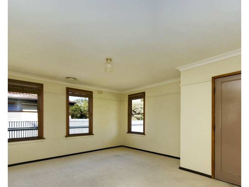 3 Robertson Crescent, Deniliquin NSW 2710