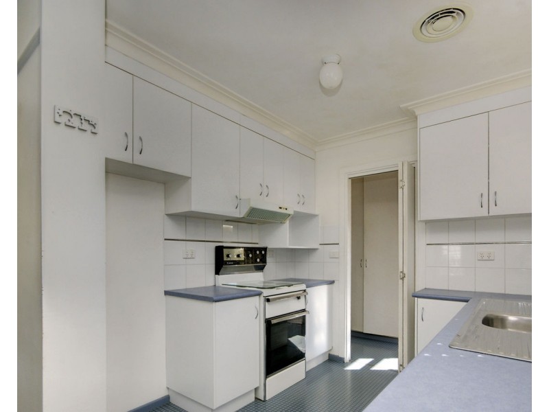 3 Robertson Crescent, Deniliquin NSW 2710
