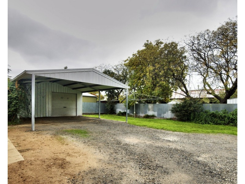 3 Robertson Crescent, Deniliquin NSW 2710